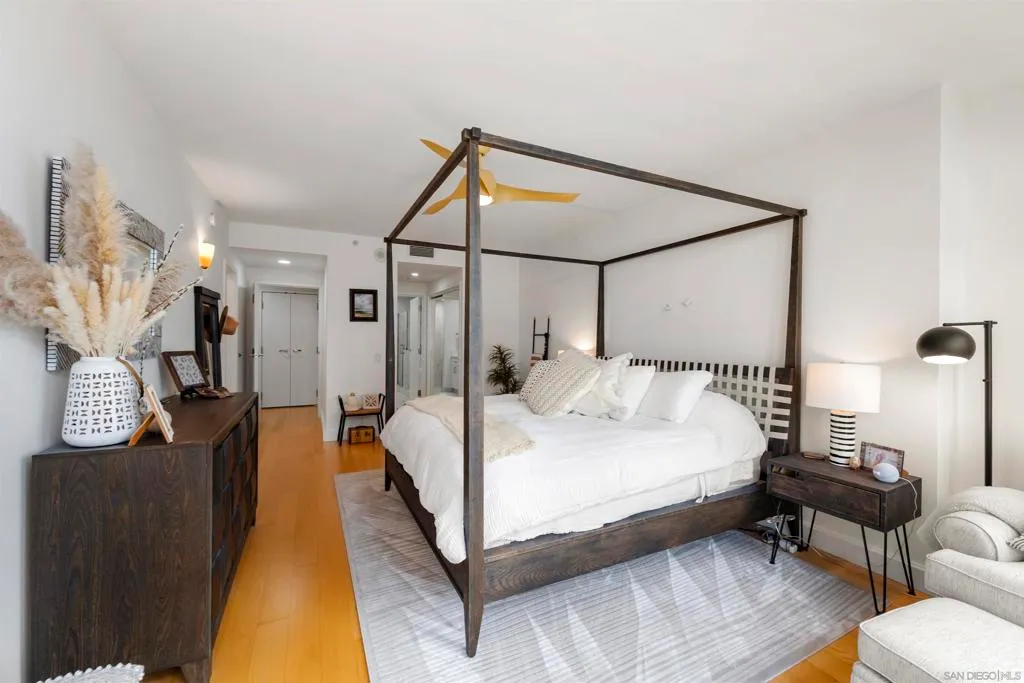 San Diego, California 92101, United States, 3 Bedrooms Bedrooms, ,3 BathroomsBathrooms,Residential,Active,217060