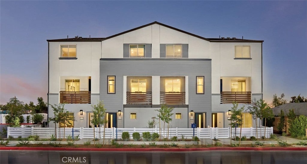 1306 W W Oakcrest Paseo