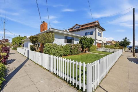 Tiny photo for 140 Monterey Street, Santa Cruz, CA 95060 (MLS # ML82037576)