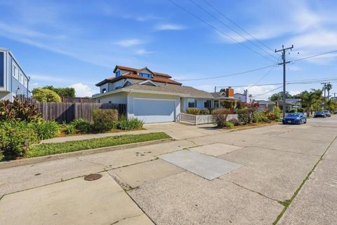 Tiny photo for 140 Monterey Street, Santa Cruz, CA 95060 (MLS # ML82037576)