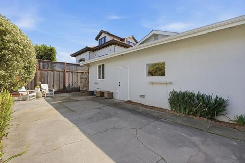 Tiny photo for 140 Monterey Street, Santa Cruz, CA 95060 (MLS # ML82037576)