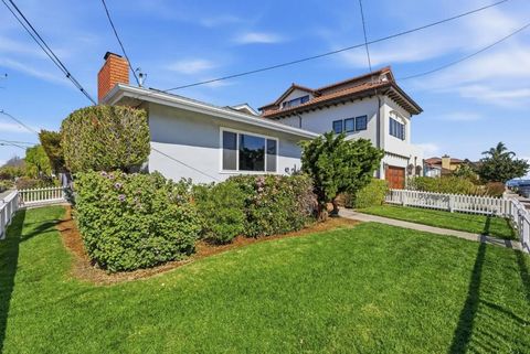 Tiny photo for 140 Monterey Street, Santa Cruz, CA 95060 (MLS # ML82037576)
