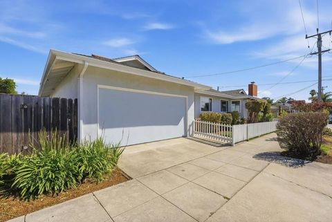 Tiny photo for 140 Monterey Street, Santa Cruz, CA 95060 (MLS # ML82037576)