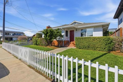 Tiny photo for 140 Monterey Street, Santa Cruz, CA 95060 (MLS # ML82037576)