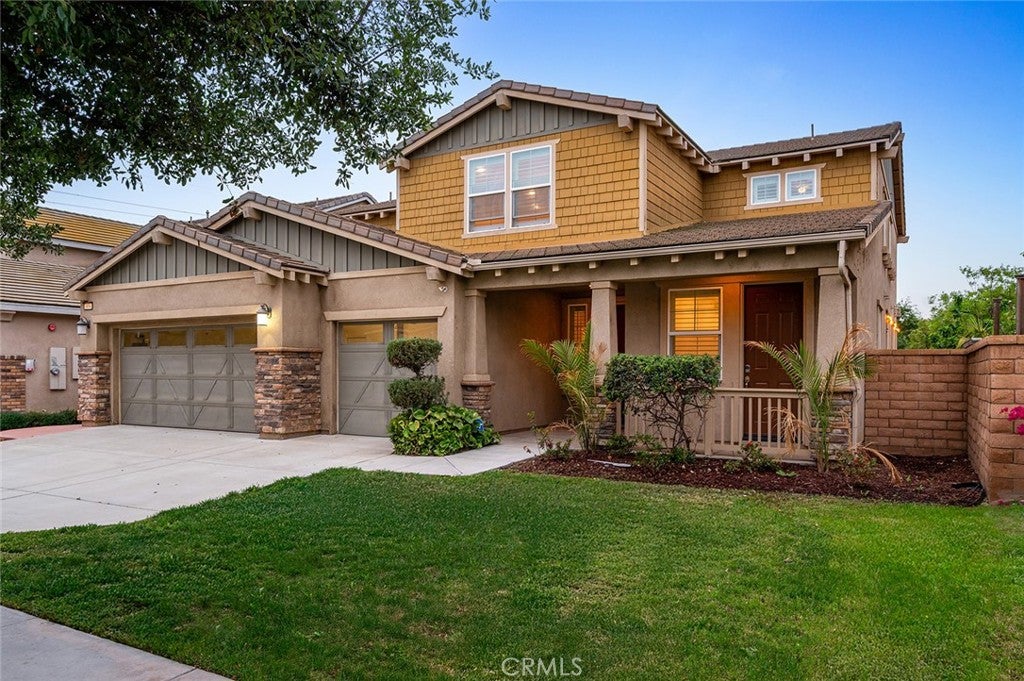 3694 S Grower Avenue