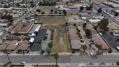 Photo of 126 E 6th St, San Jacinto, CA 92583 (MLS # OC26079437)