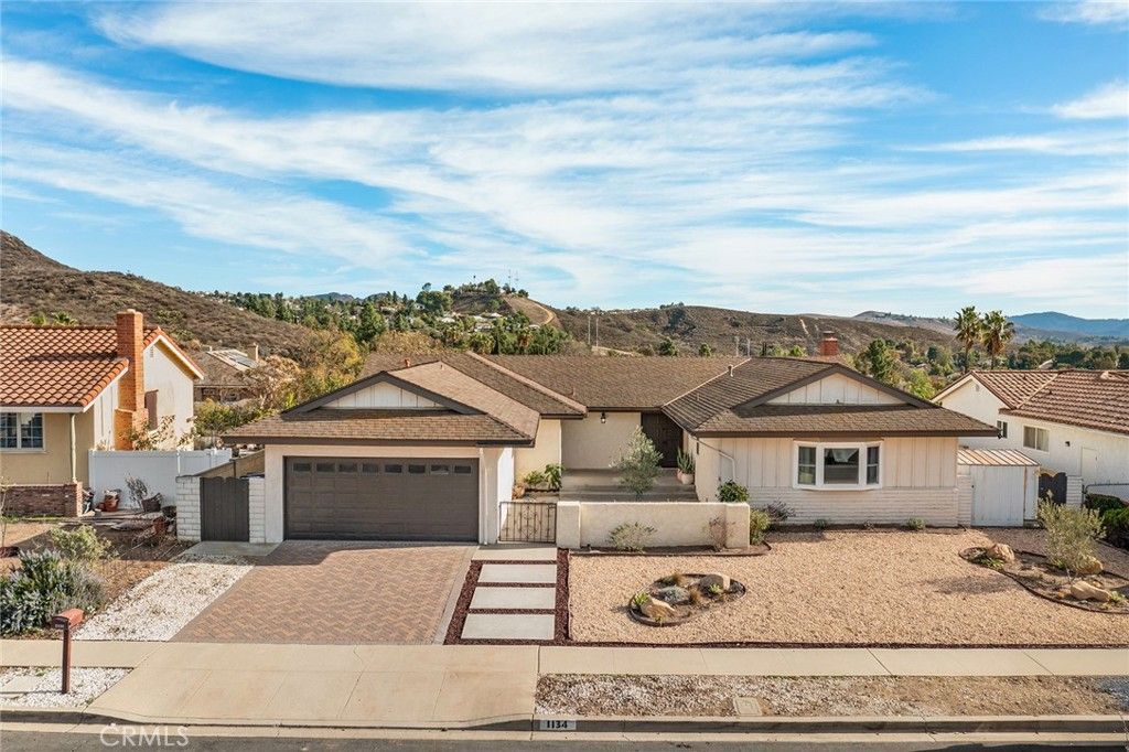 Photo of 1134 Calle Pinata, Thousand Oaks, CA 91360 (MLS # SR26033666)
