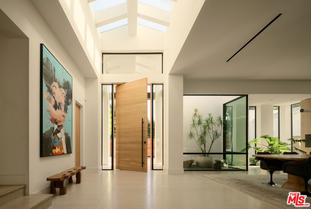 Photo of 410 Doheny Road, Beverly Hills, CA 90210 (MLS # 25616591)