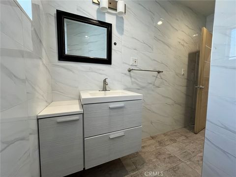 Photo of 430 Lincoln Avenue, Glendale, CA 91205 (MLS # SR26064446)