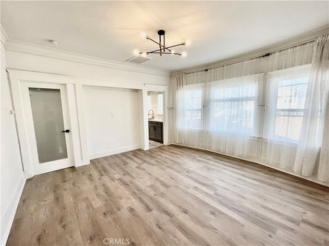 Photo of 3109 Raymond Avenue #3111, Los Angeles, CA 90007 (MLS # AR26087847)