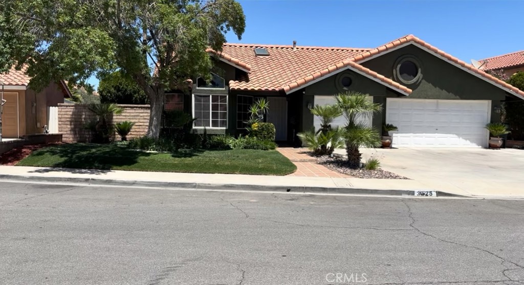 Immaculate sharp home that has ton of space with three car garage. Four bedrooms two baths with almost 2000 Sq. Footage.
Property has been repainted, carpet and tile flooring throughout! Roof, AC Unit and Water Heather is only two years old. Great looking kitchen with
granited counter tops with plenty of cabinets. Prime location!! walking distance to Water Park, close to new Chick-fil-"A coming soon.