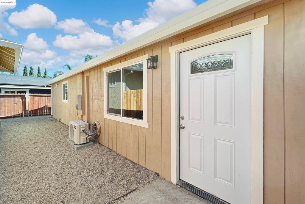 NEW CONSTRUCTION ADU! 3 BEDROOMS & 1 BATH. SEPARATE ENTRY WITH PRIVATE YARD! OPEN FAMILY ROOM OVERLOOKS SUPER MODERN KITCHEN! HIGHLY UPGRADED BATHROOM! TOTALLY PRIVATE RESIDENCE! TURF TO BE INSTALLED IN YARD BEFORE MOVE IN! LOCATED AT THE END OF CUL DE SAC! PRIME BRENTWOOD LOCATION! A MUST SEE PROPERTY!