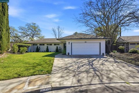 Photo of 930 930 Pinto Ct Ct, Walnut Creek, CA 94596 (MLS # 41126246)