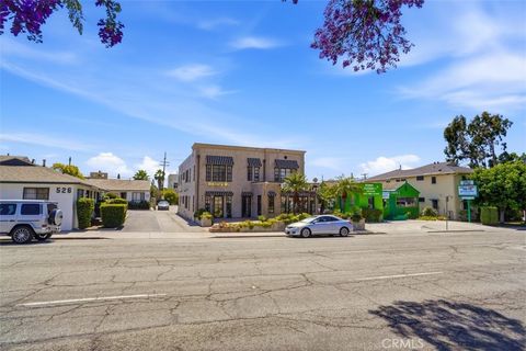 Photo of 530 W Glenoaks Boulevard, Glendale, CA 91202 (MLS # BB26114274)