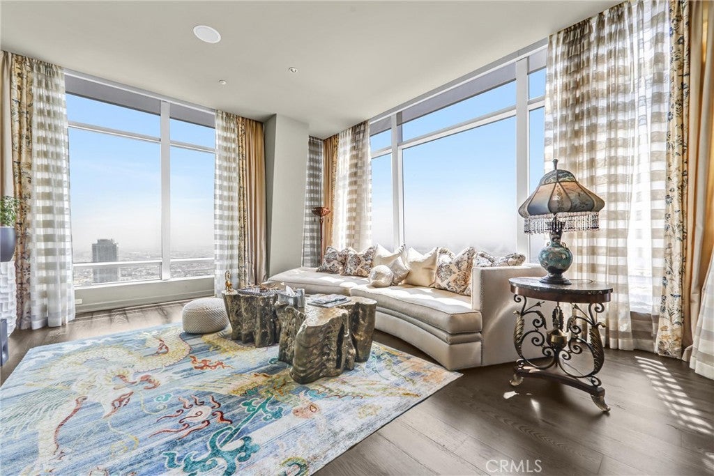 900 W Olympic Boulevard 50A