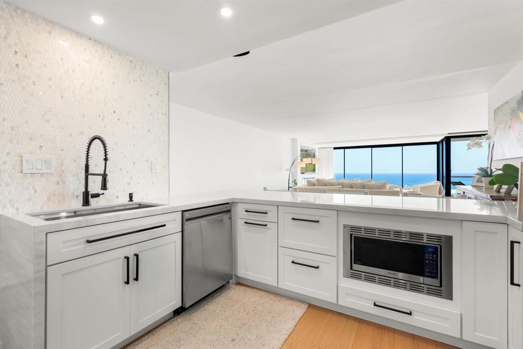 1200 Harbor Drive N 15C