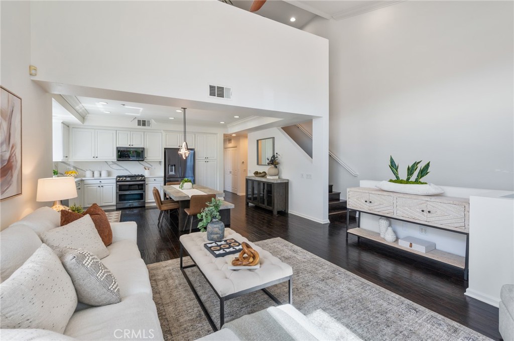 5547 Strand 101