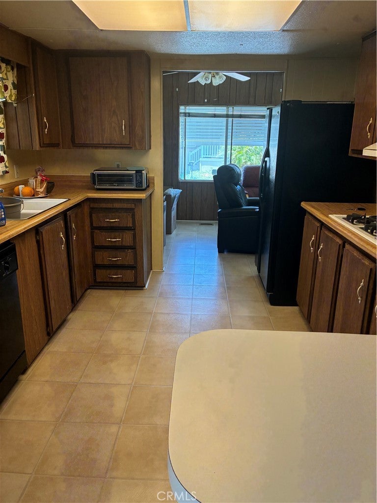 27361 Sierra 208