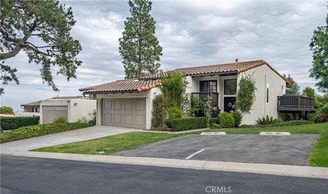 Photo of 92 Cottonwood Cir, Rolling Hills Estates, CA 90274 (MLS # PV25253039)