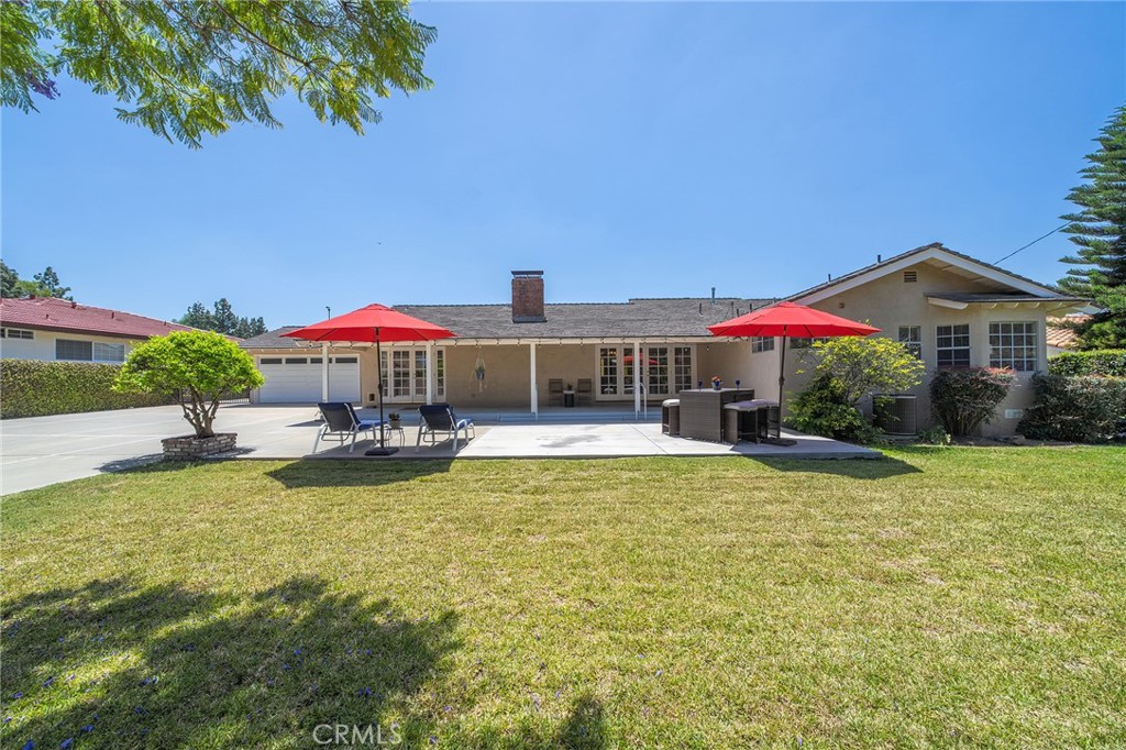 2531 E Thackery
