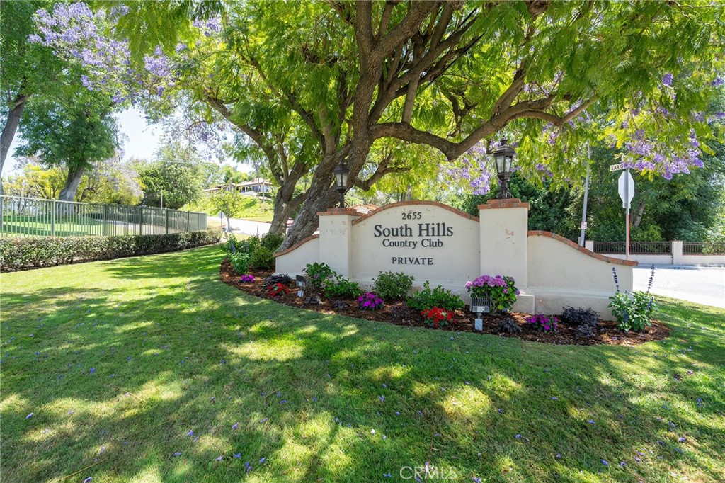 2531 E Thackery