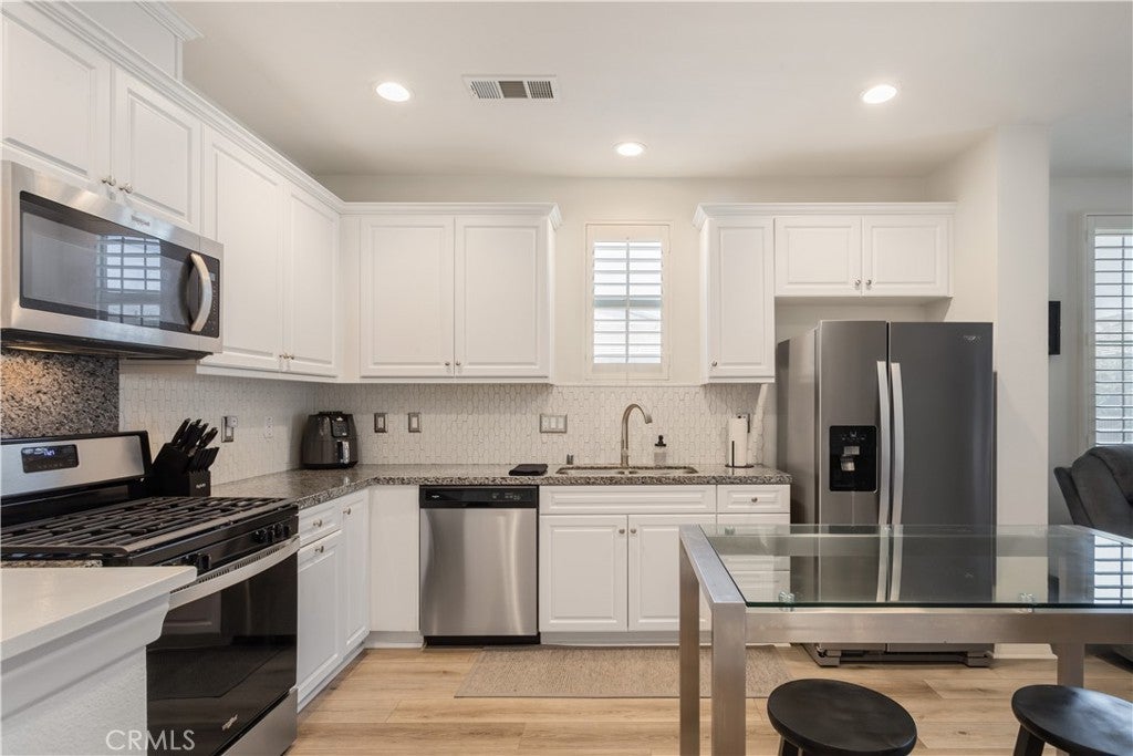 2818 E Berry Loop Privado 77