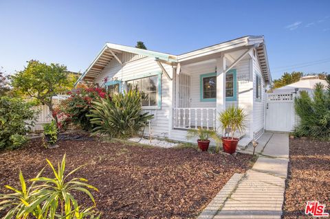 Photo of 6021 Romaine Street, Los Angeles, CA 90038 (MLS # 22221519)