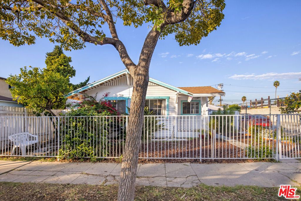 Photo of 6021 Romaine Street, Los Angeles, CA 90038 (MLS # 22221519)