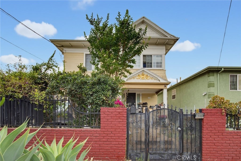 1107 S Mariposa Avenue