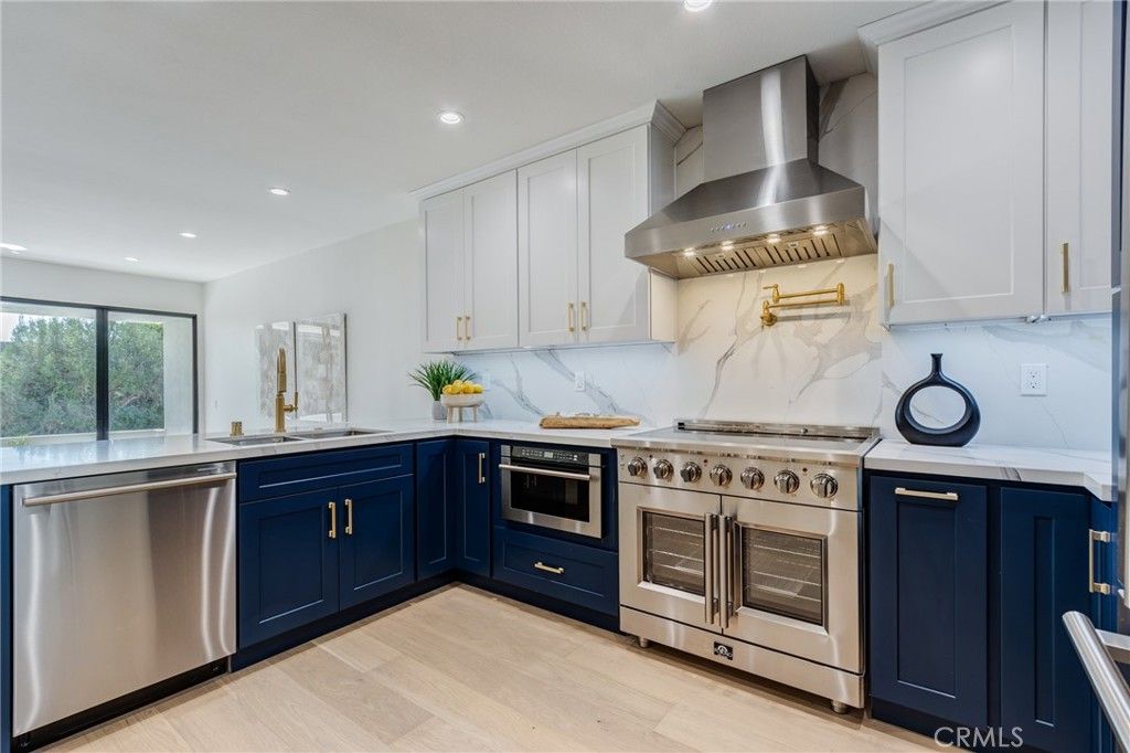 Photo of 11919 Mayfield Ave #2, Los Angeles, CA 90049 (MLS # IG25221611)