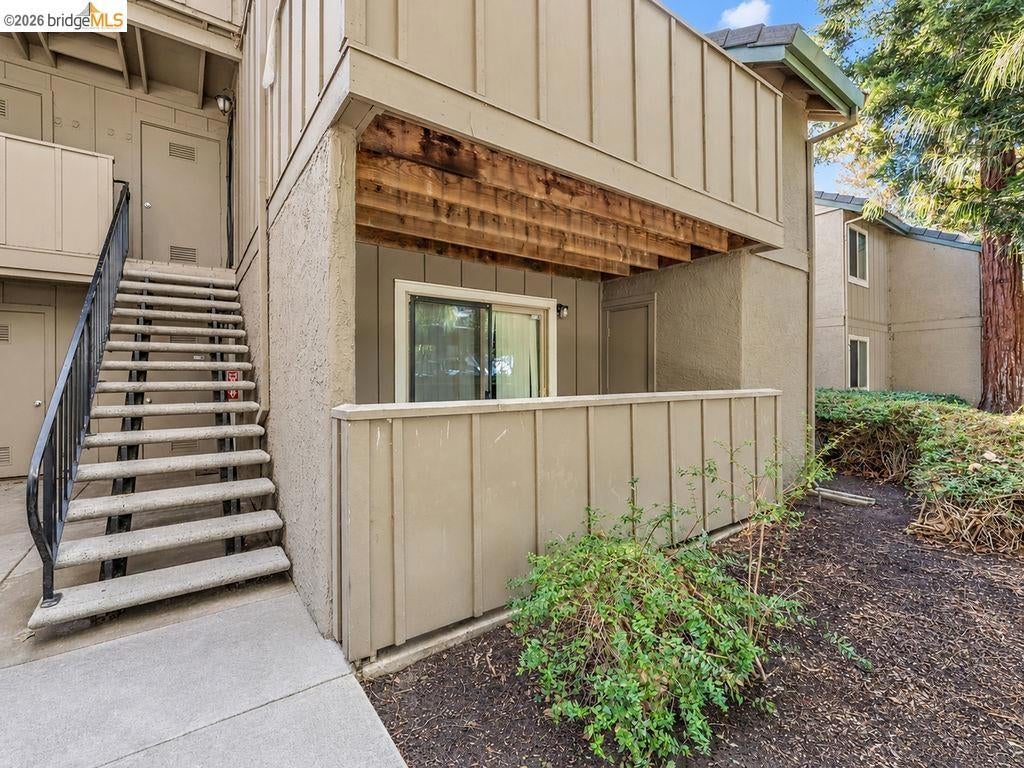 1251 Lakeview Cir