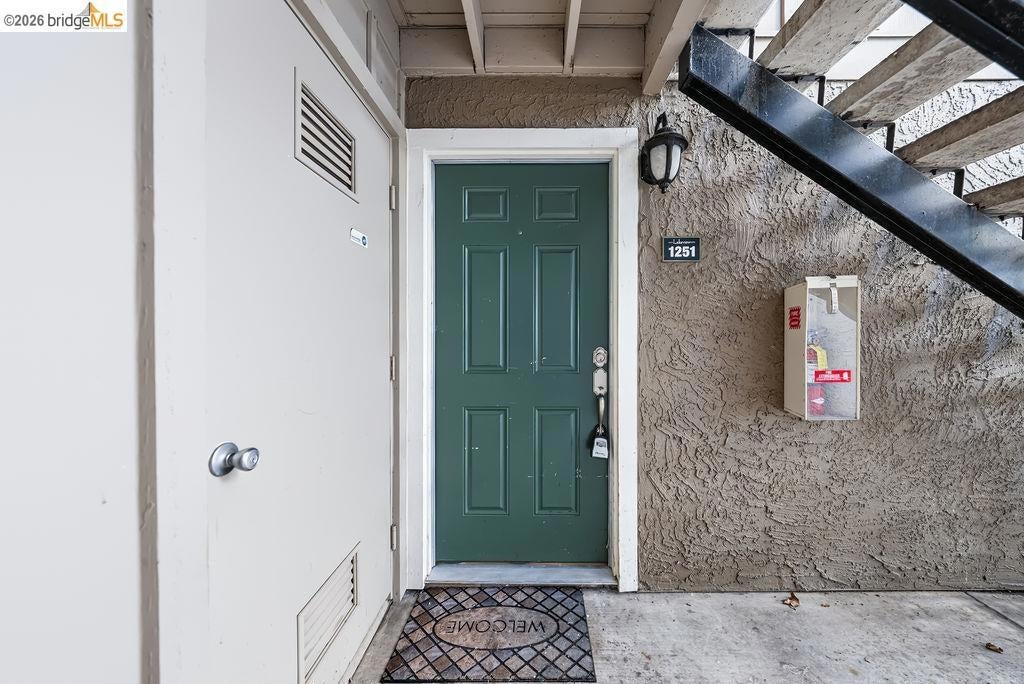 1251 Lakeview Cir