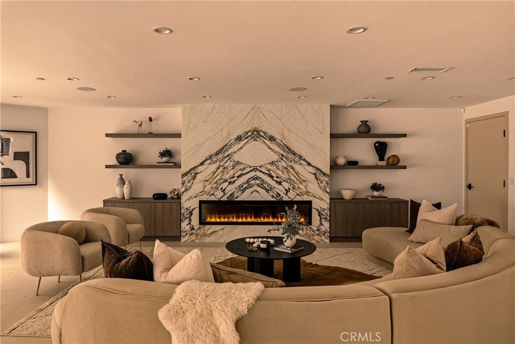 2638 Zorada Drive, Los Angeles CA 90046