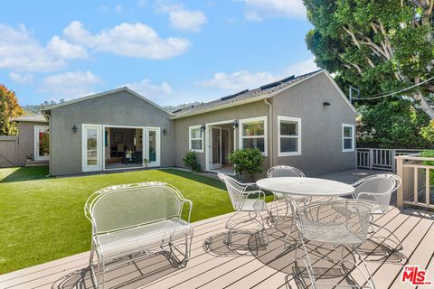 Photo of 3733 Willowcrest Avenue, Studio City, CA 91604 (MLS # 25602177)