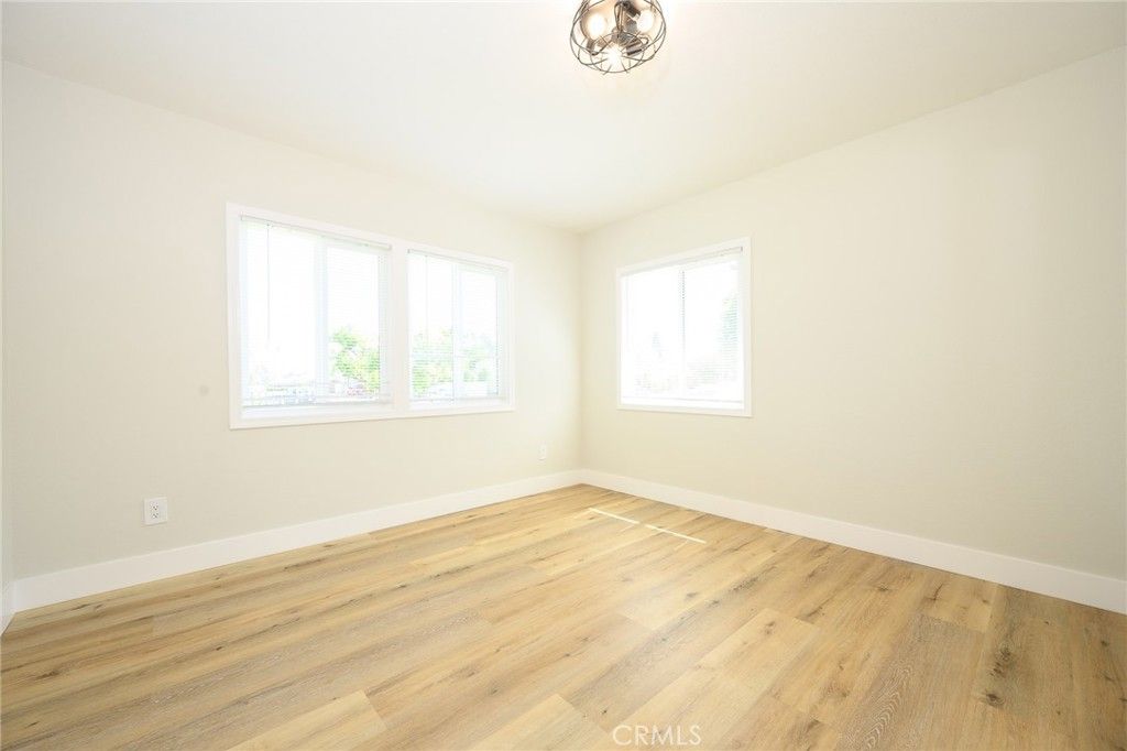 listing image 130726912783195805341