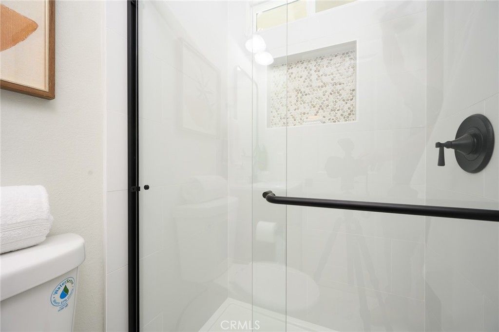 listing image 130726416604197918698