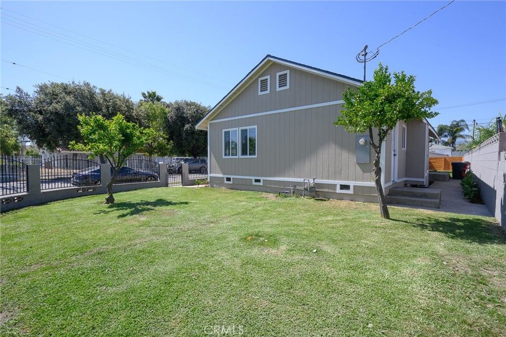 listing image 130725102323815442375