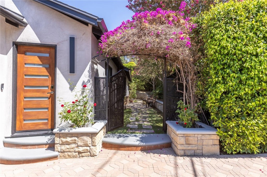Photo of 3351 Coy DR, Sherman Oaks, CA 91423 (MLS # SR26184179)