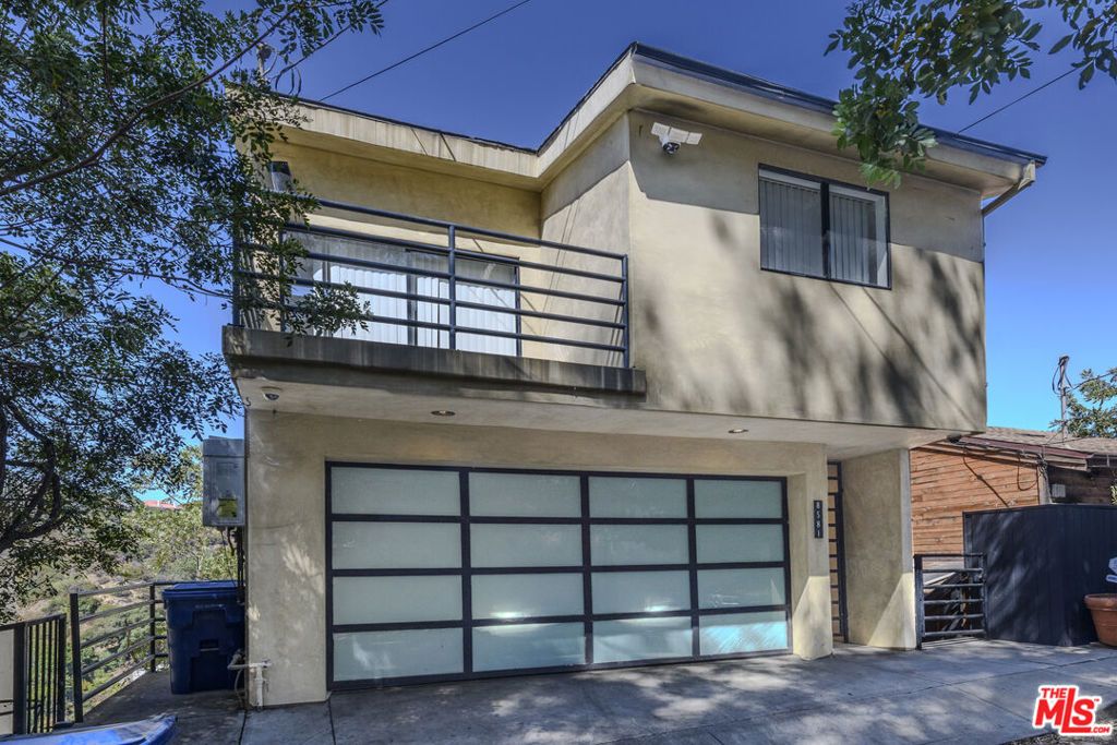 Photo of 8581 Cole Crest Drive, Los Angeles, CA 90046 (MLS # 25601573)