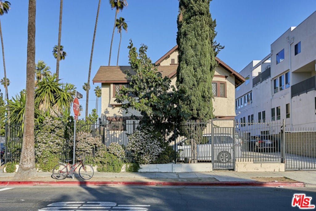 1100 Magnolia Avenue