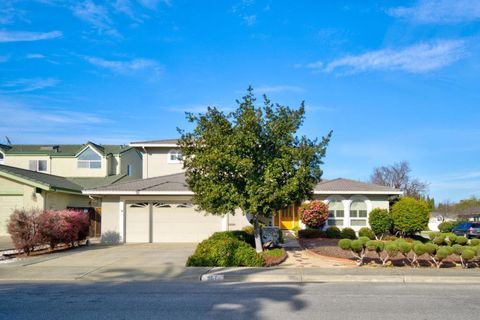 Photo of 967 Erica Drive, Sunnyvale, CA 94086 (MLS # ML82031864)