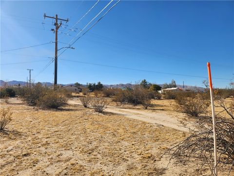 Photo of 18 LOT Sunfair Road, Joshua Tree, CA 92252 (MLS # HD25223564)
