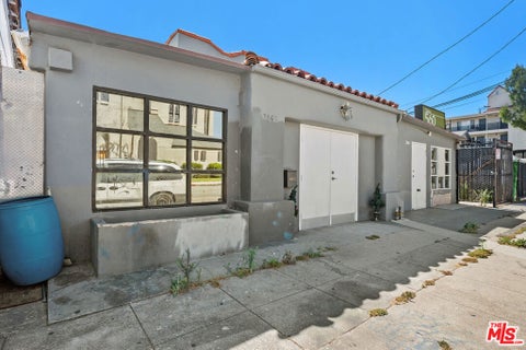 Photo of 3861 Jasmine Avenue, Los Angeles, CA 90232 (MLS # 26846995)