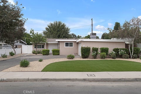 Photo of 7421 LURLINE Avenue, Winnetka, CA 91306 (MLS # SR26223223)