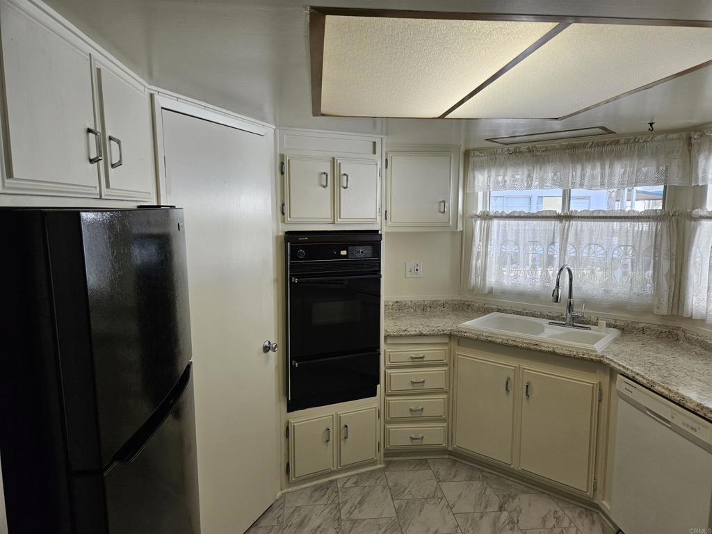 1010 E Bobier Dr 174