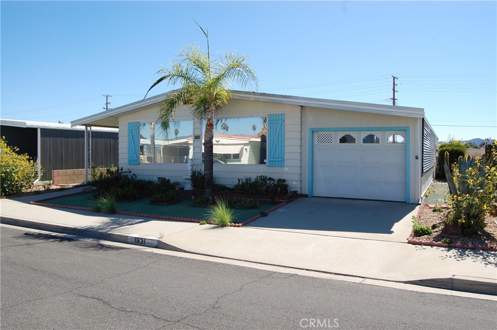 55+ Community, You own the land (1/10th of an acre), 2 bedrooms, close to shopping, not far from Diamond Valley Lake. Enjoy many ammenities, like swimming pools, pool tables, gym and more.