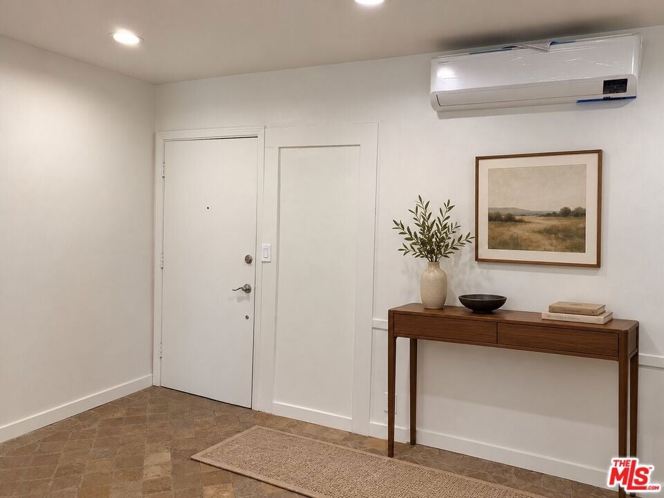 Photo of 450 S Rexford Drive #4, Beverly Hills, CA 90212 (MLS # 26999313)