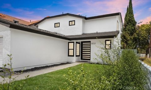 Photo of 19701 Blythe Street, Winnetka, CA 91306 (MLS # SR26023669)