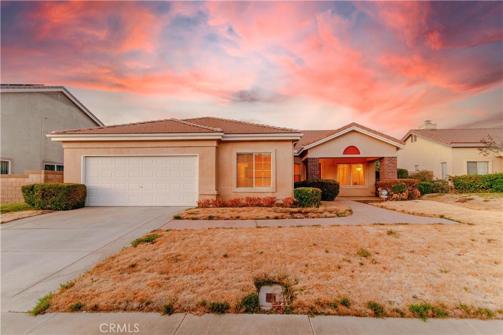 Beautiful Single-Story Model Home! This impeccably maintained home, lovingly cared for by its original owner, is now available. Step inside to be greeted by soaring ceilings, a stunning office, and an inviting open-concept floor plan. The family room features a cozy fireplace, while the living room provides the perfect setting for gatherings and entertaining. The kitchen is spacious with nice sized island and all white appliances. Kitchen opens up to the family room-perfect for family game nights or Sunday football. With 4 spacious bedrooms, the main suite stands out with direct backyard access, a luxurious en-suite bath, and a generous walk-in closet. Outside, the backyard offers breathtaking views—ideal for relaxation or hosting guests. Additional highlights include a 2-car attached garage and a prime location close to shopping, dining, schools, parks, and golf courses. Don’t miss this rare opportunity—call today to schedule a private showing. This one won’t last!