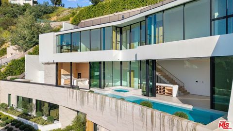 Photo of 8765 Hollywood, Los Angeles, CA 90069 (MLS # 26647625)